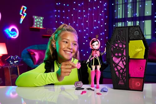 Toralei Stripe Doll & Accessories with 19+ Surprises D97673