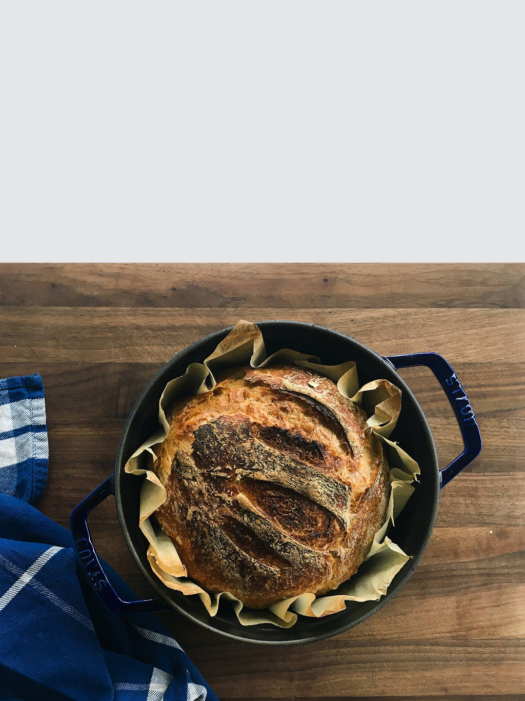 Dark Blue Cast Iron 4-Quart Round Cocotte N7800