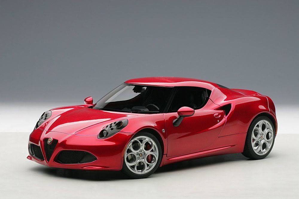 Red 1/18 Scale Diecast Model F79906