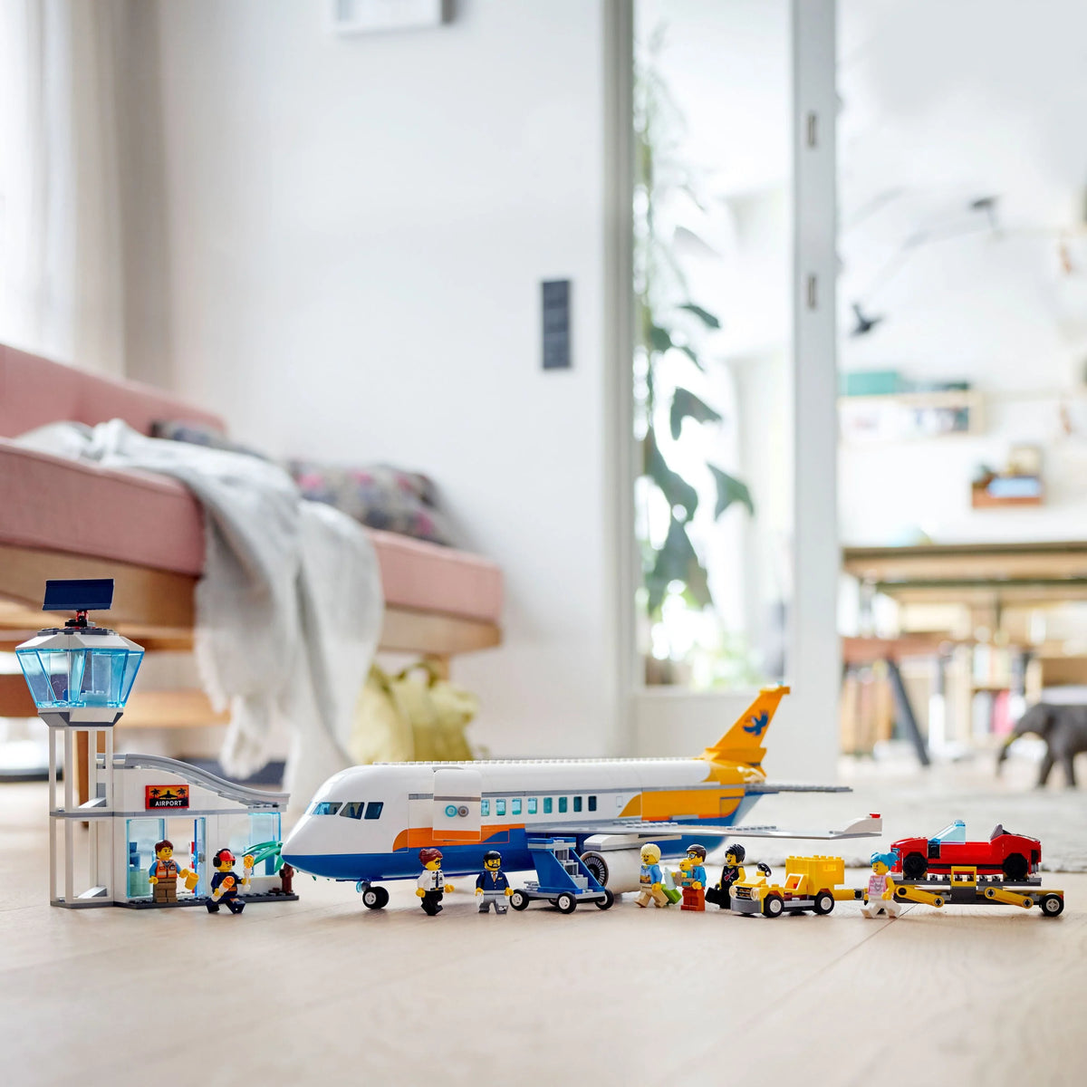 Passenger Airplane Building Toy (669 Pieces) C665852