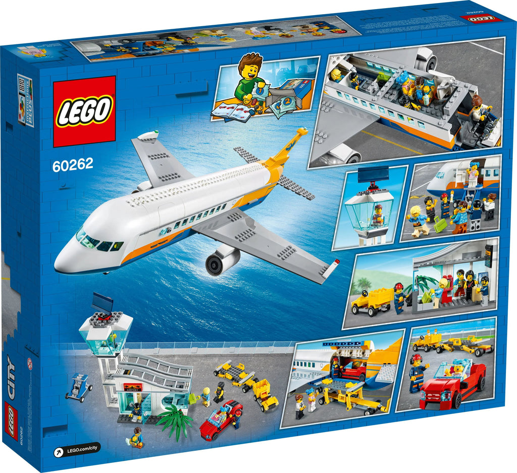 Passenger Airplane Building Toy (669 Pieces) C665852